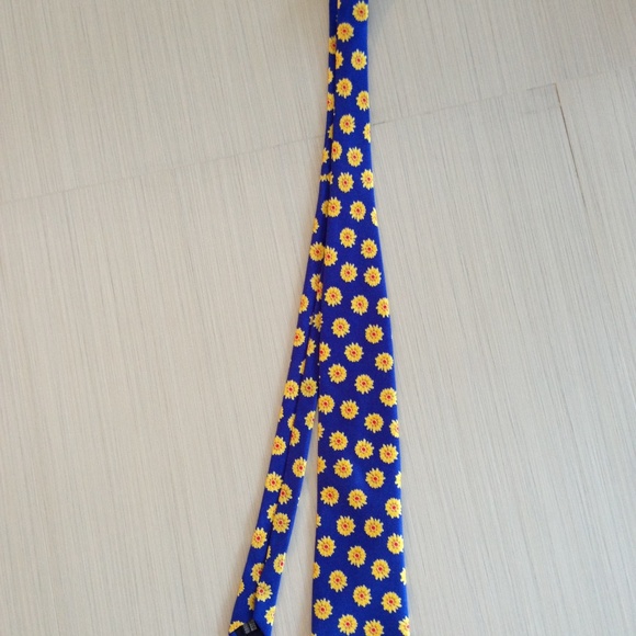 Floral tie - Picture 3 of 8